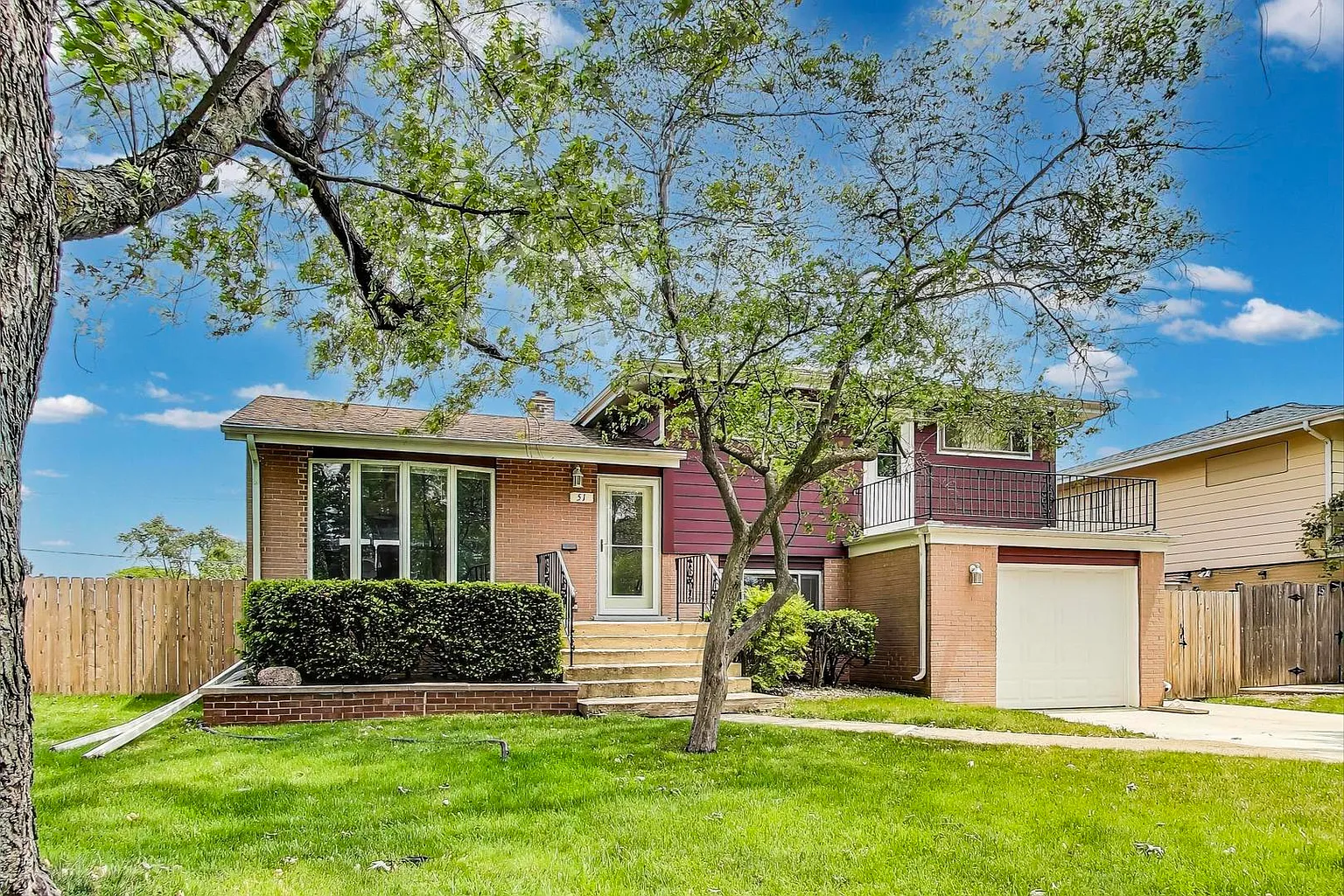 51 Julie Dr photo 1