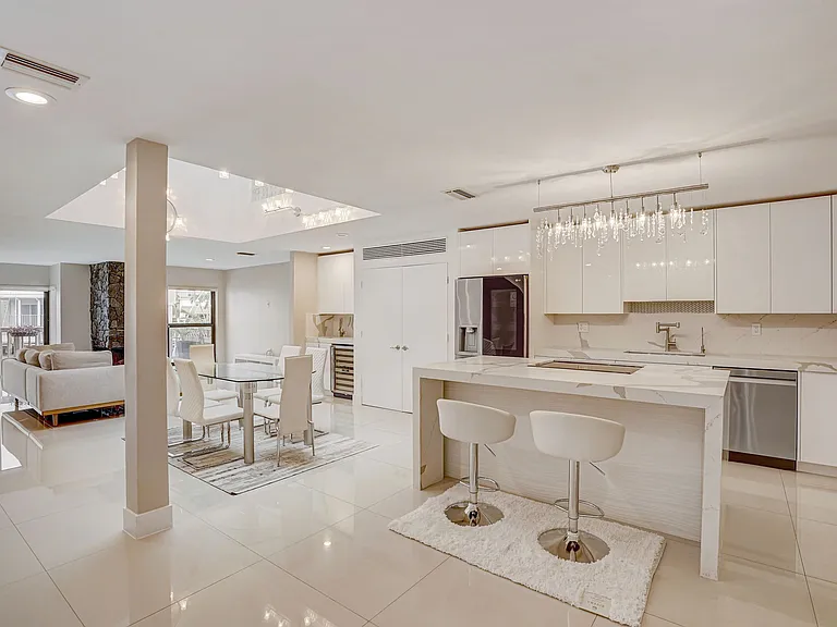 1127 Boca Cove Ln — Photo 8