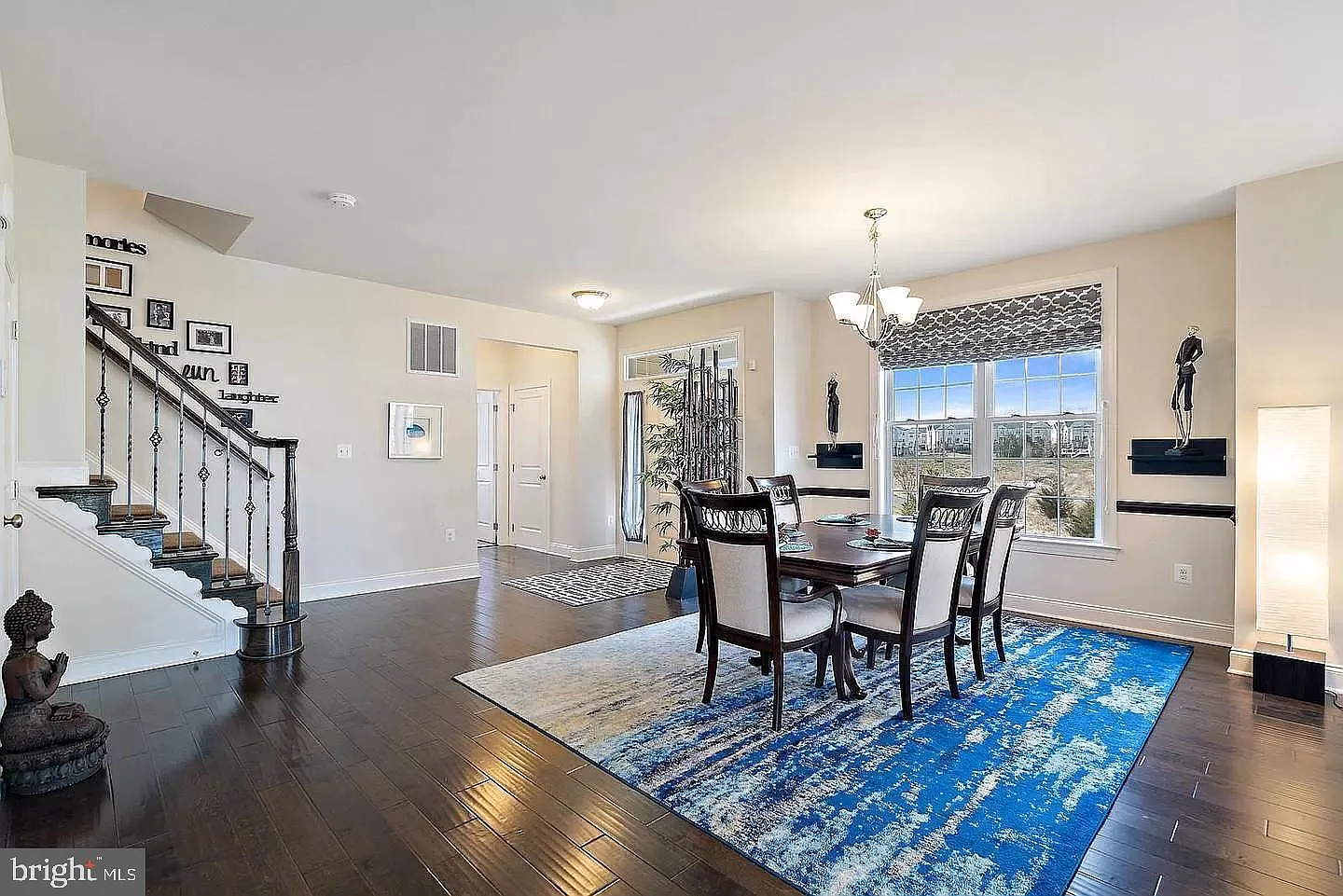 4 bed, 4.5 bath, 3947 sqft, $4,250 — Photo 3
