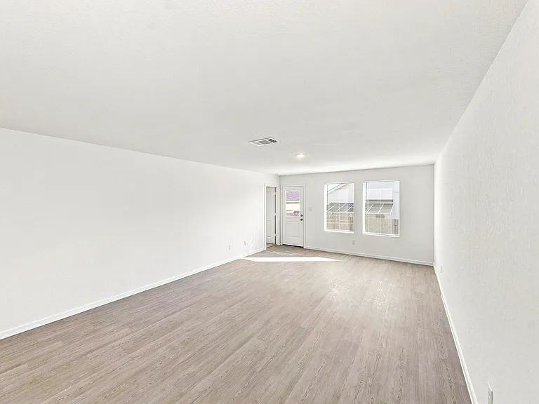 271 Zyra Ave — Photo 5