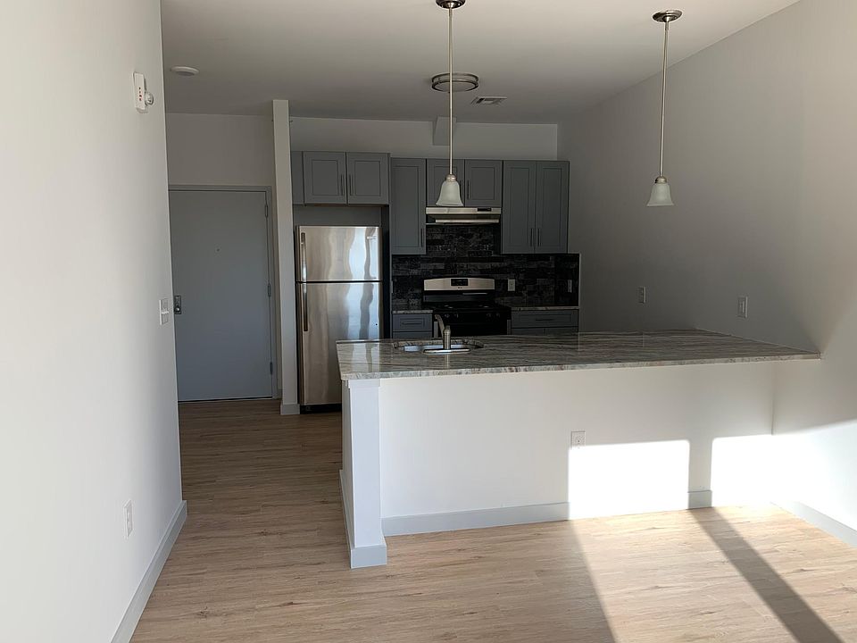 1st image of 197 Lincoln Ave #204
