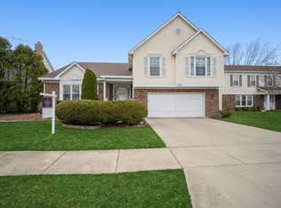 318 E Fox Hill Dr, Buffalo Grove, IL
