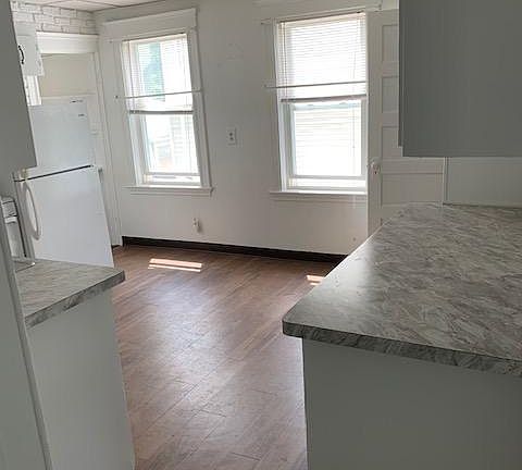3rd image of 33 Cotton Ave