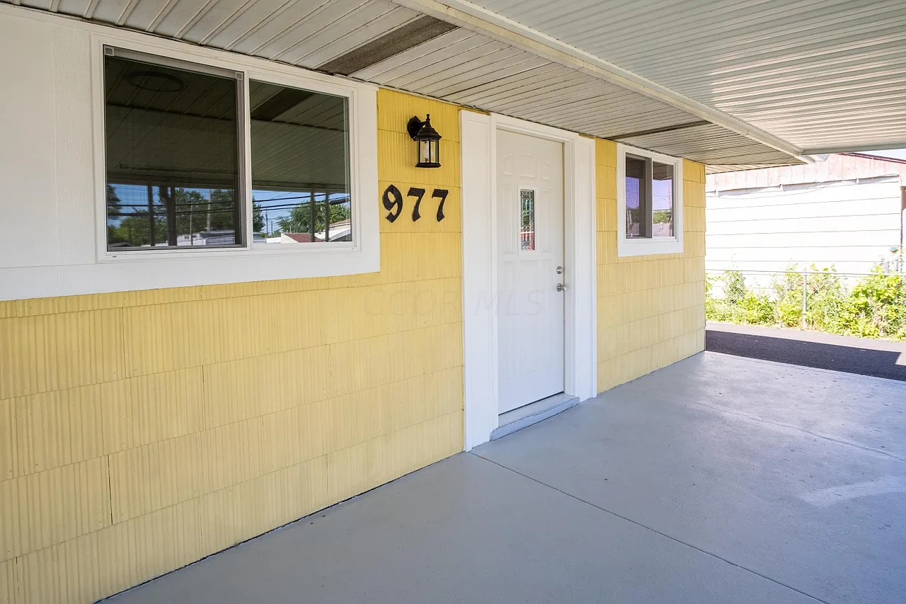 3 bed, 1000 sqft, $1,800 — Photo 2