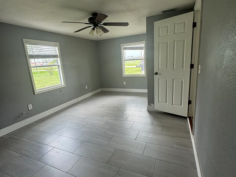 2099 NE Goolsby St — Photo 10