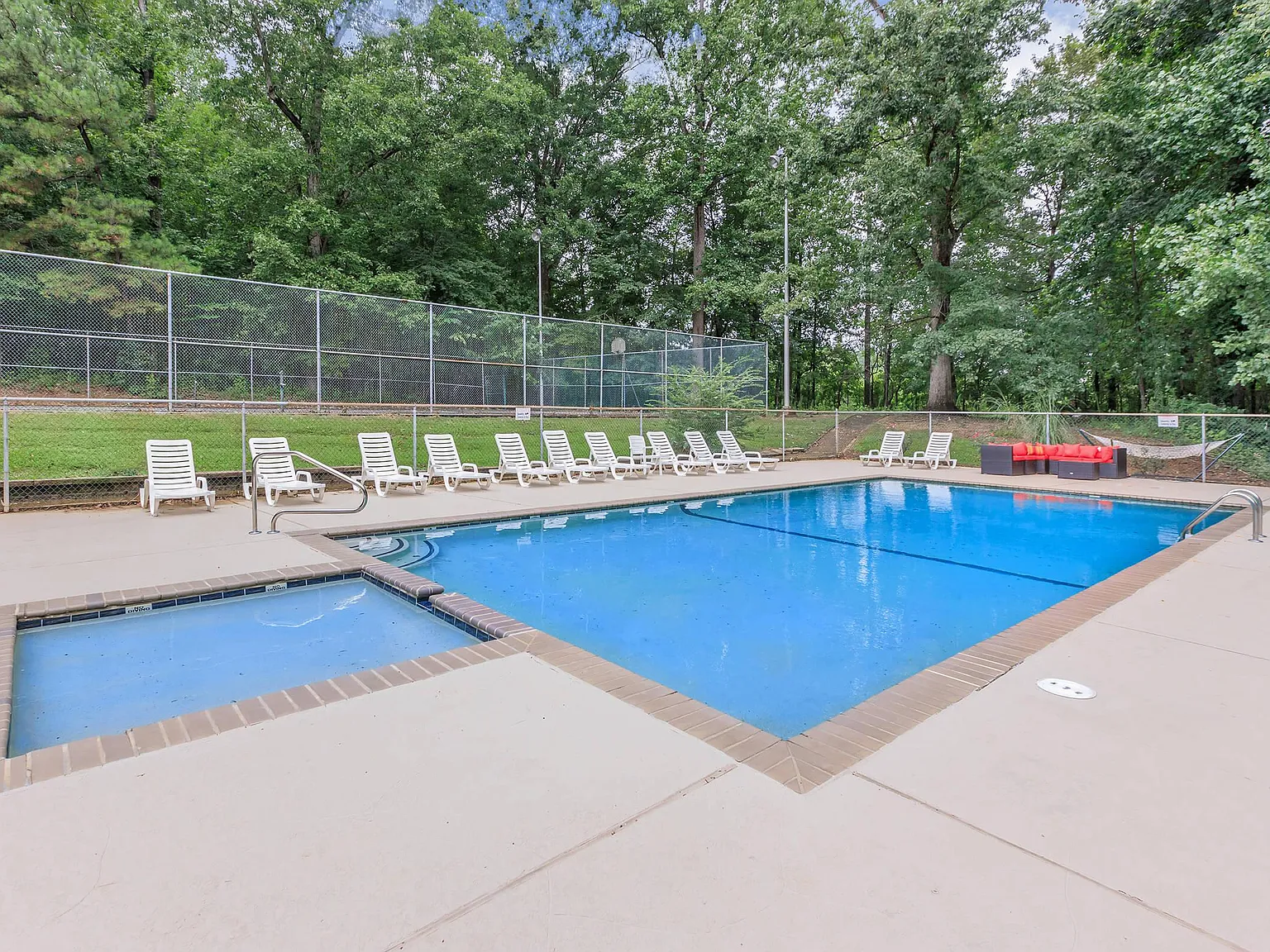 Ashley Oaks Apartments — Photo 2