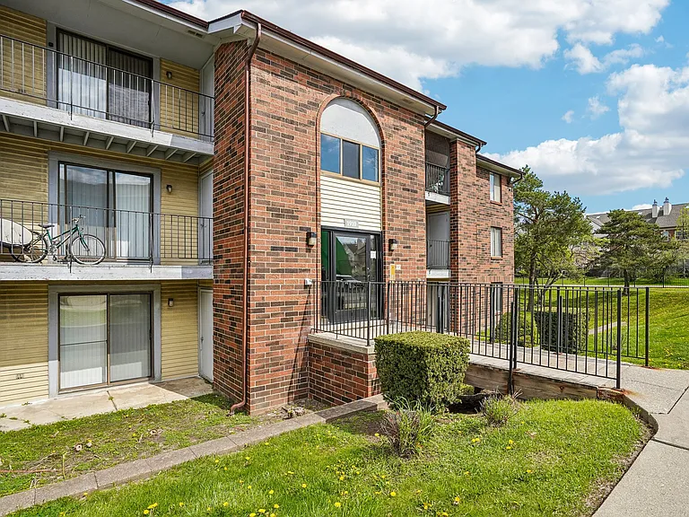 Regency Place Apartments — Photo 80