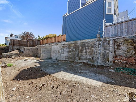 5th image of 200 Kingston St