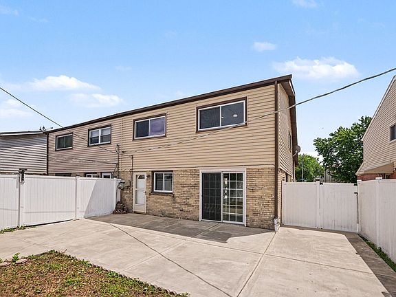 3rd image of 9120 Hollyberry Ave