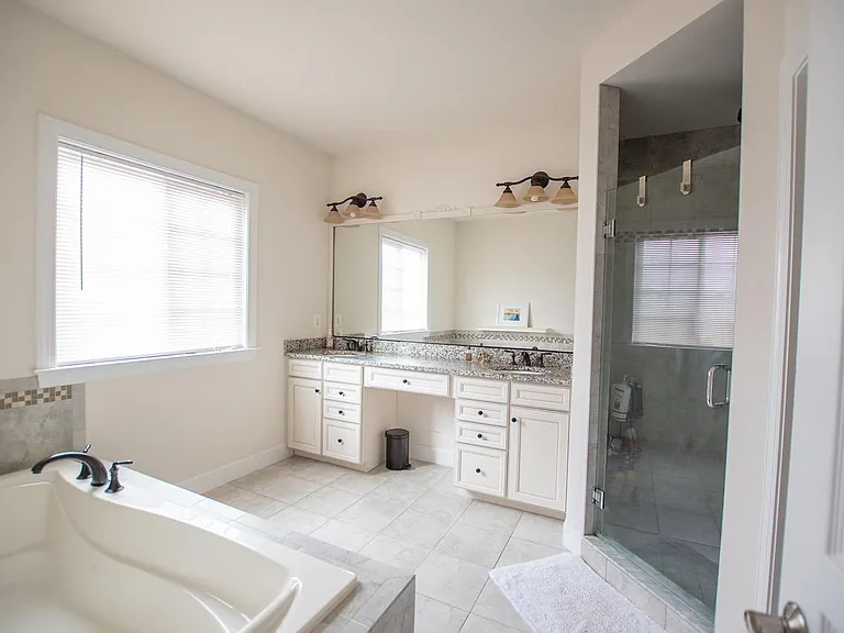 15601 Habitat Ct — Photo 32
