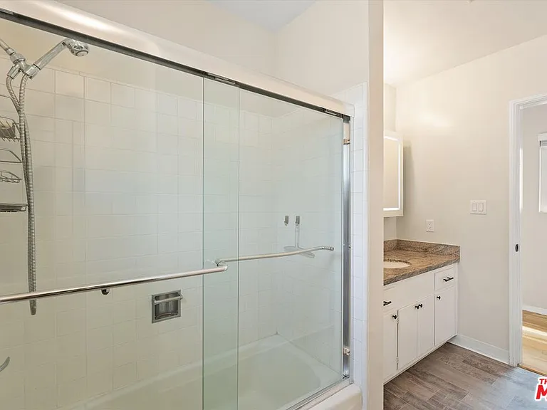 8348 Reading Ave — Photo 16