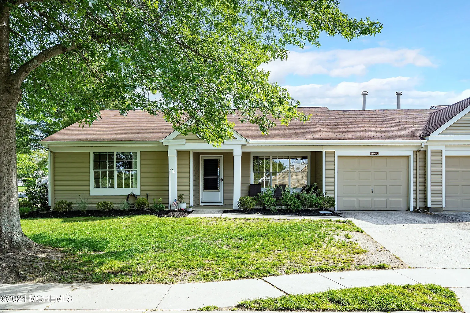 1101A Thornbury Lane photo 1