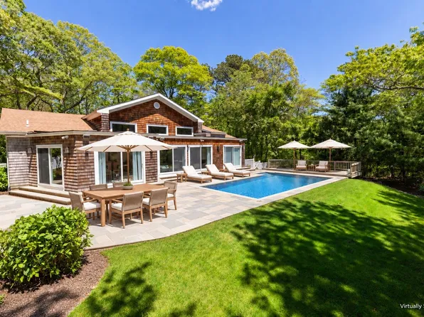 4 Lakewood Ln, Quogue, NY 11959