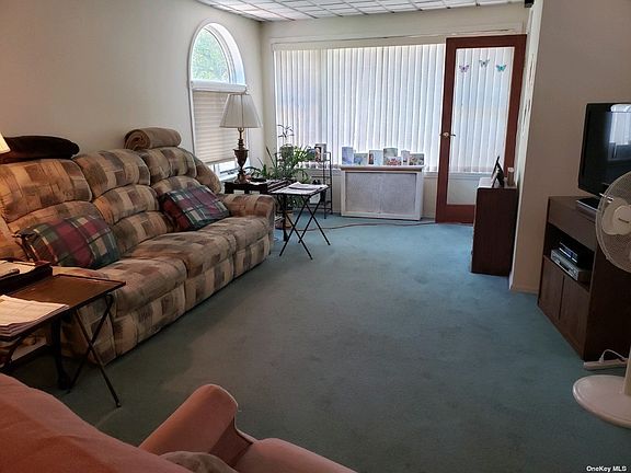 4th image of 257-07 E Williston Ave