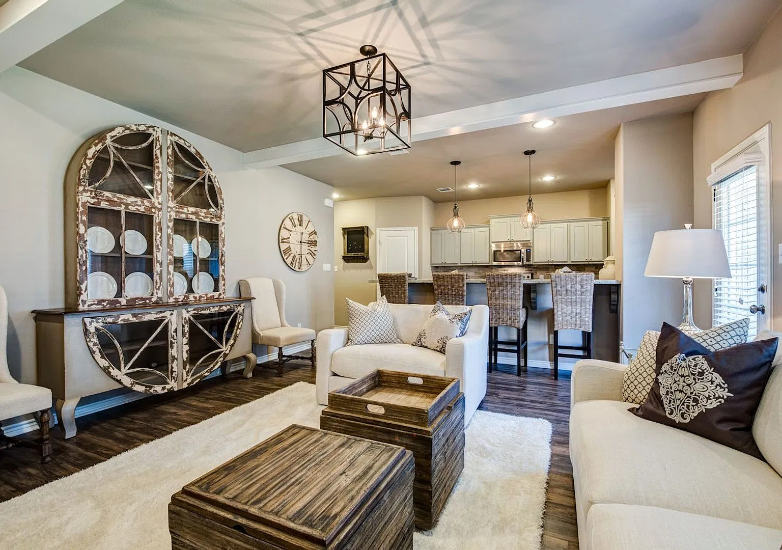 Gorgeous 4 Bed/4.5 Bath Townhome in South College Station! — Photo 2
