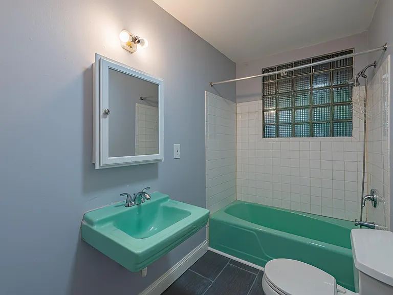104 N Graham St — Photo 15