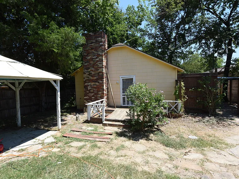 9015 San Leandro Dr — Photo 18