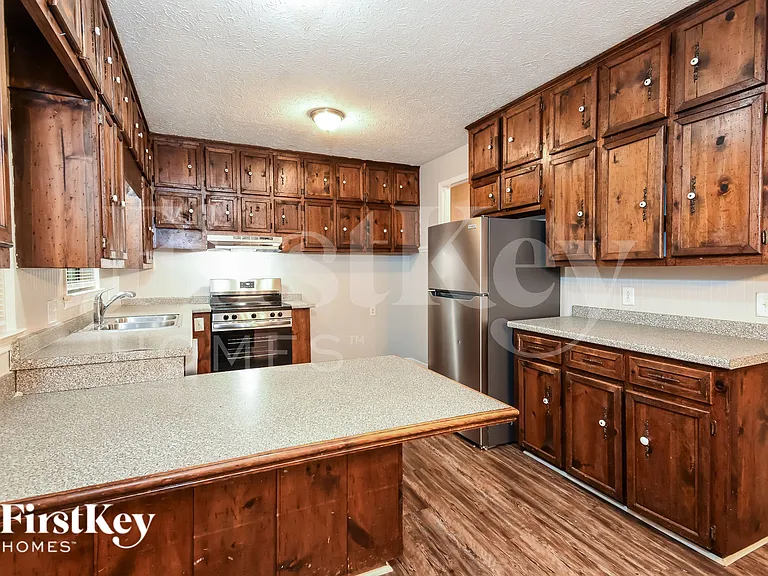 3704 Newport Dr — Photo 7