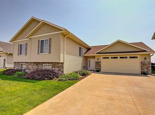 1813 Dickenson Ln, Iowa City, IA 52240