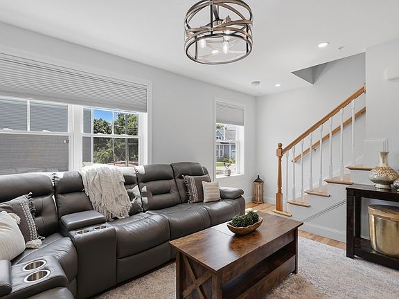 4th image of 1563 Andover St #10
