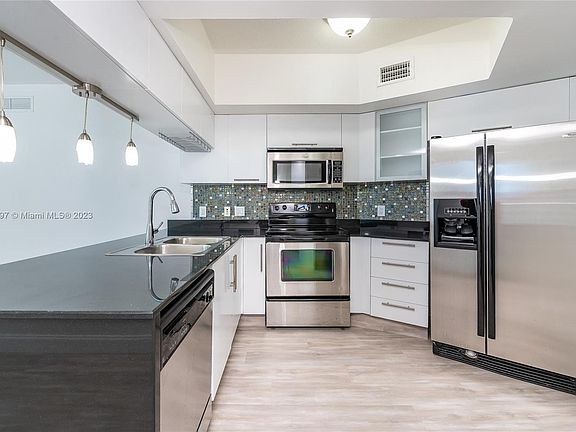 4th image of 1750 N Bayshore Dr APT 1902