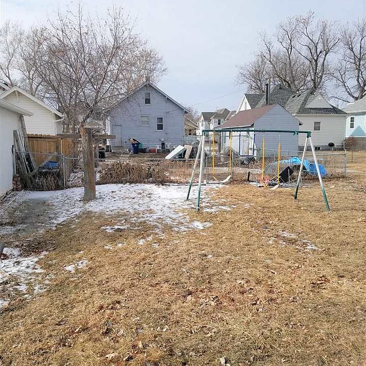 2nd image of 805 S 3rd St