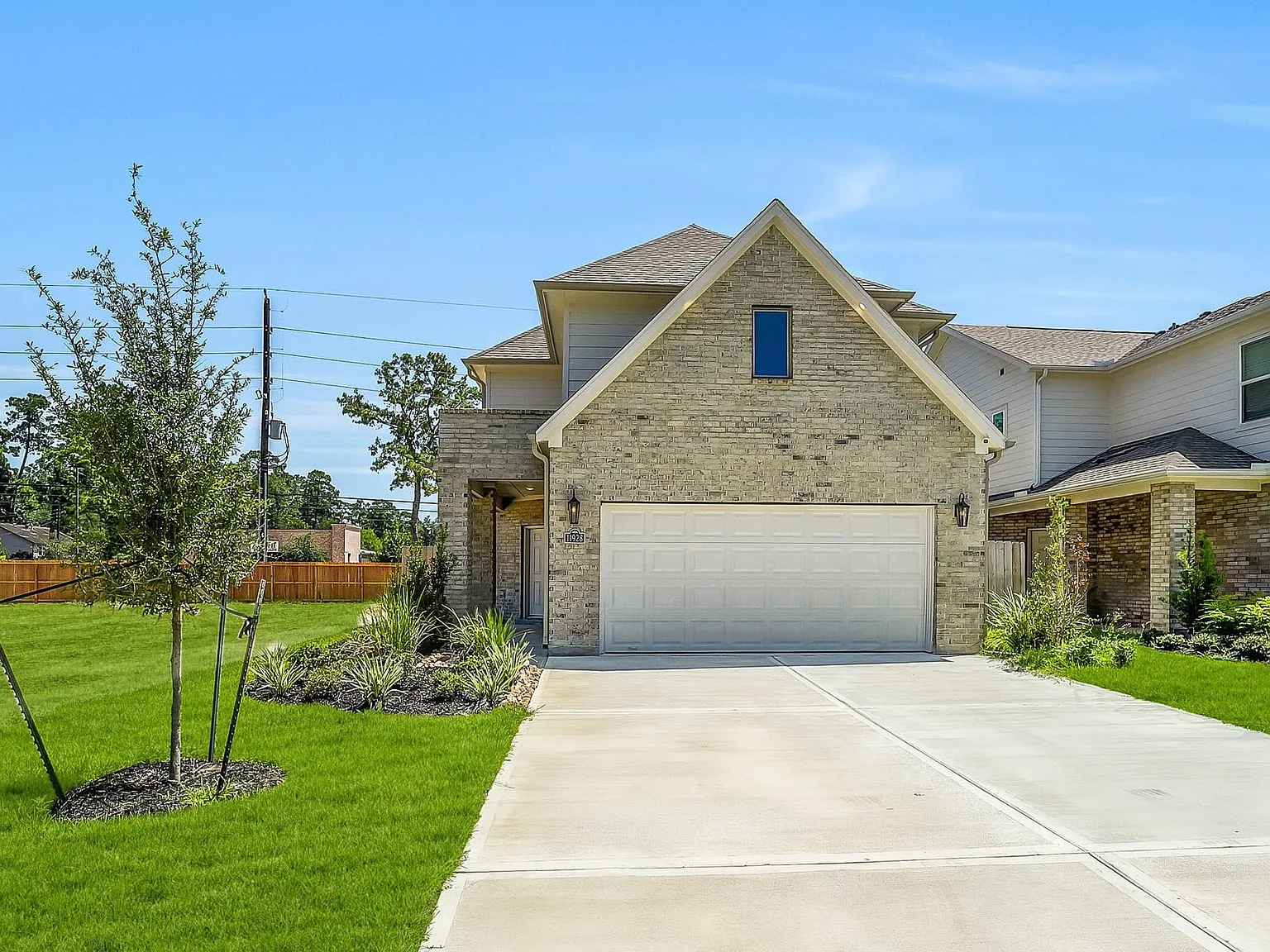 3 bed, 2.0 bath, 1665 sqft, $2,150 — Photo 2