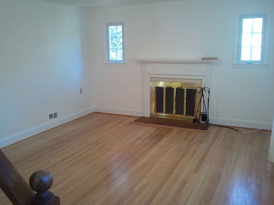 2nd image of 401 Brook Rd