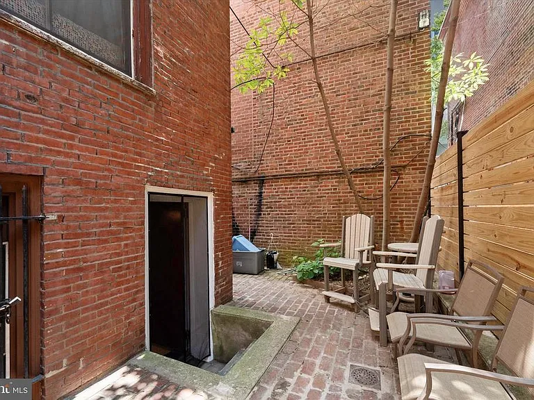 240 S 13th St #B — Photo 15