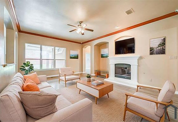 4th image of 606 Primavera Dr