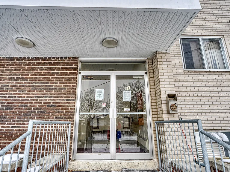 21 Raylawn Cres — Photo 7