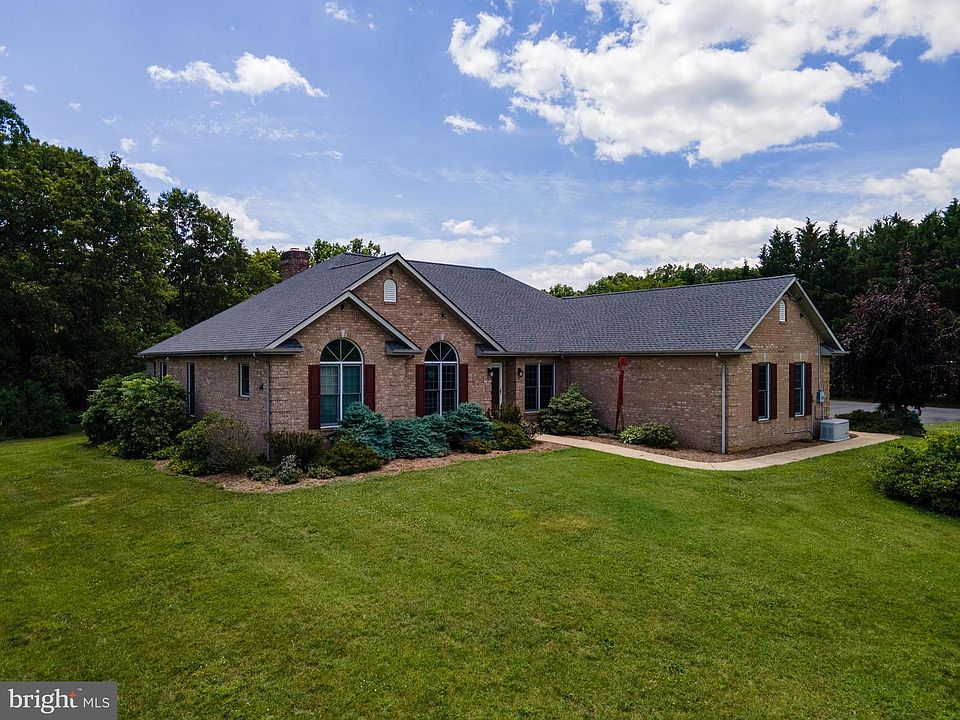 1st image of 825 Parkview Estates Rd
