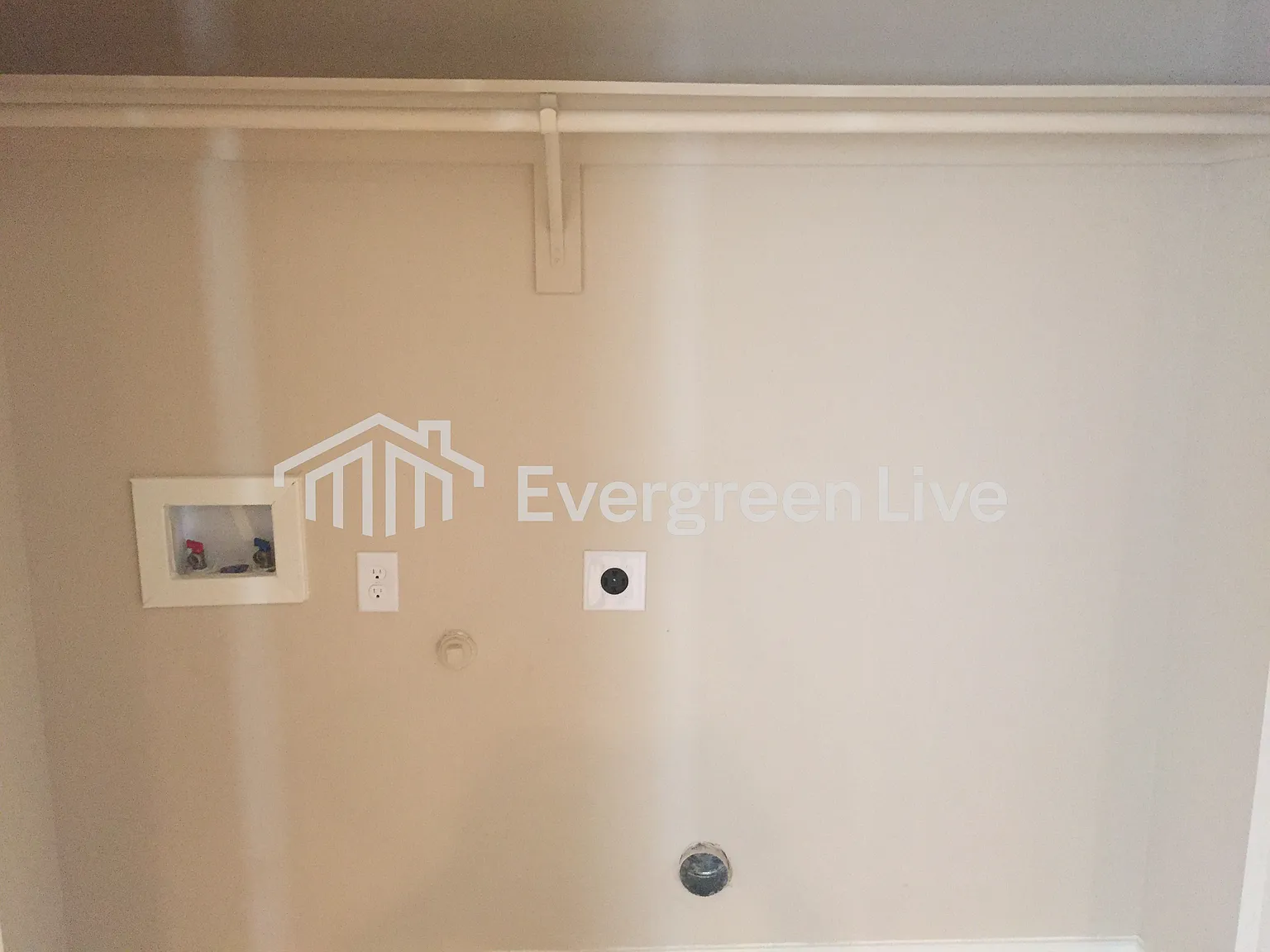 5 bed, 2.0 bath, 1785 sqft, $2,295 — Photo 2