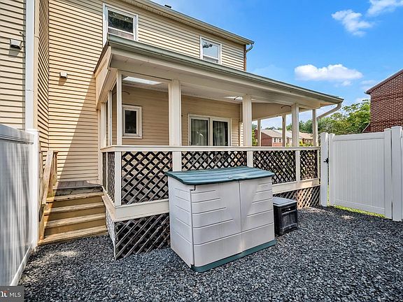 2nd image of 20 Gatehouse Ln