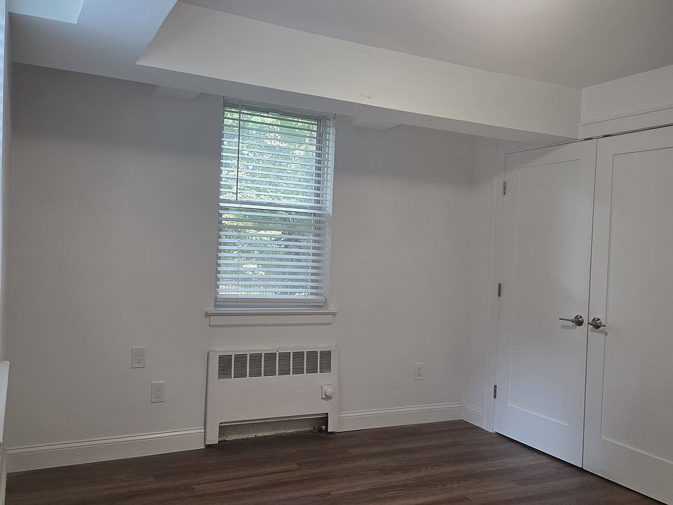 1st image of 1 Bryant Cres #K