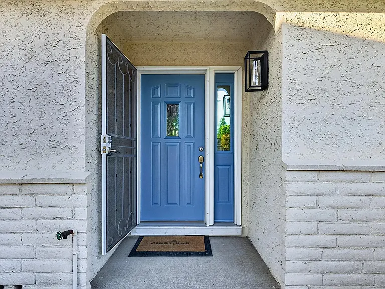 9792 Broadmoor Dr — Photo 2