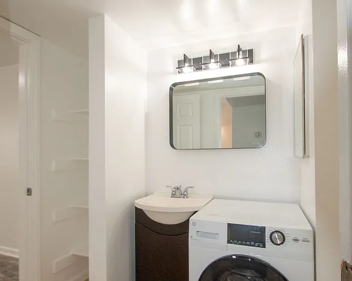 11035 Otsego St — Photo 10