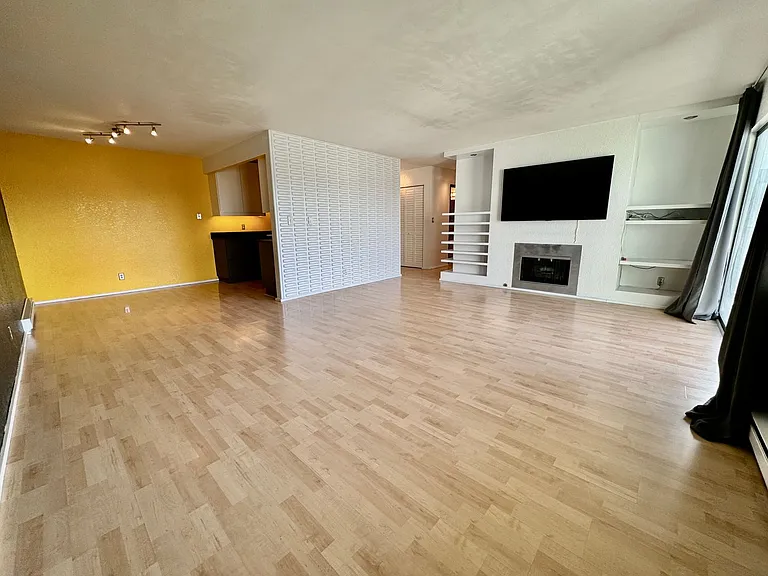 3635 Fremont Ave N #403 — Photo 2