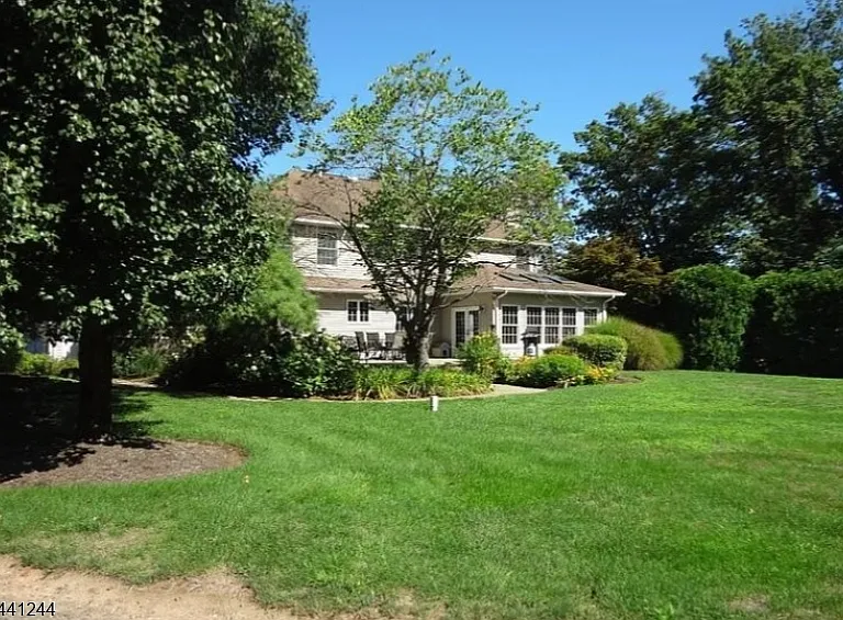 246 Fresh Ponds Rd — Photo 35