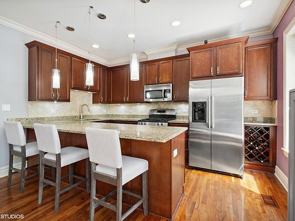 5th image of 6204 N Lakewood Ave APT 1N