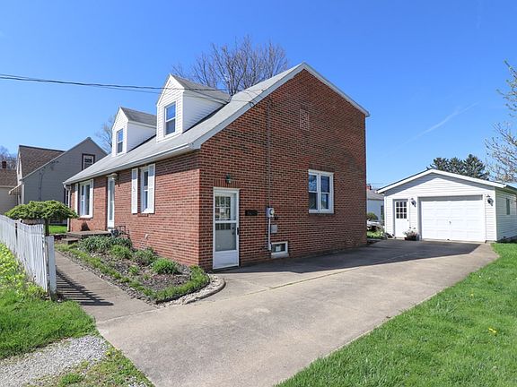 5th image of 380 Fairlawn Ave