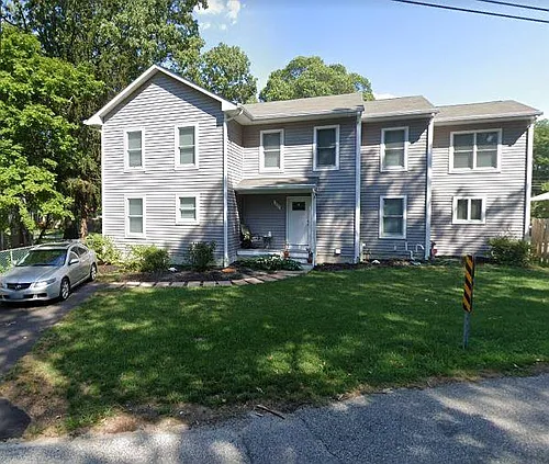 537 Center Dr Photo 1