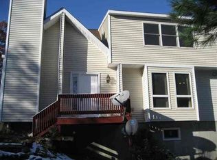 39 Sunburn Ln, Clarksville, NY 12041