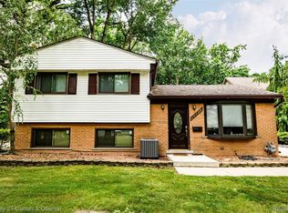 16100 Kennebec St, Southgate, MI 48195
