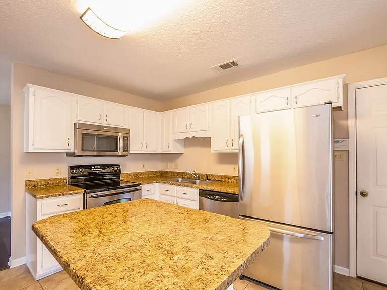 3056 Valley Green Ln — Photo 6