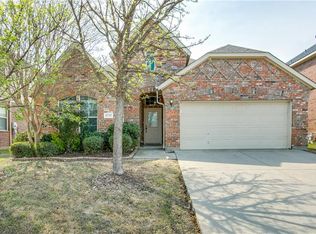 8737 Royalwood Dr, Fort Worth, TX 76131