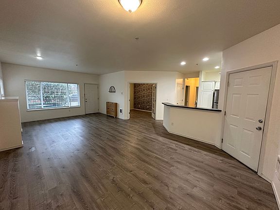 5th image of 2144 Palisade Blvd