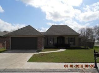 100 Southlake Cir, Youngsville, LA 70592