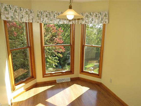 4th image of 1391 Peachtree Ln