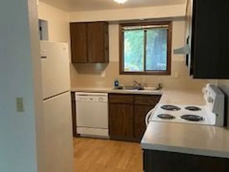 Oakview Terrace Apartments — Photo 9